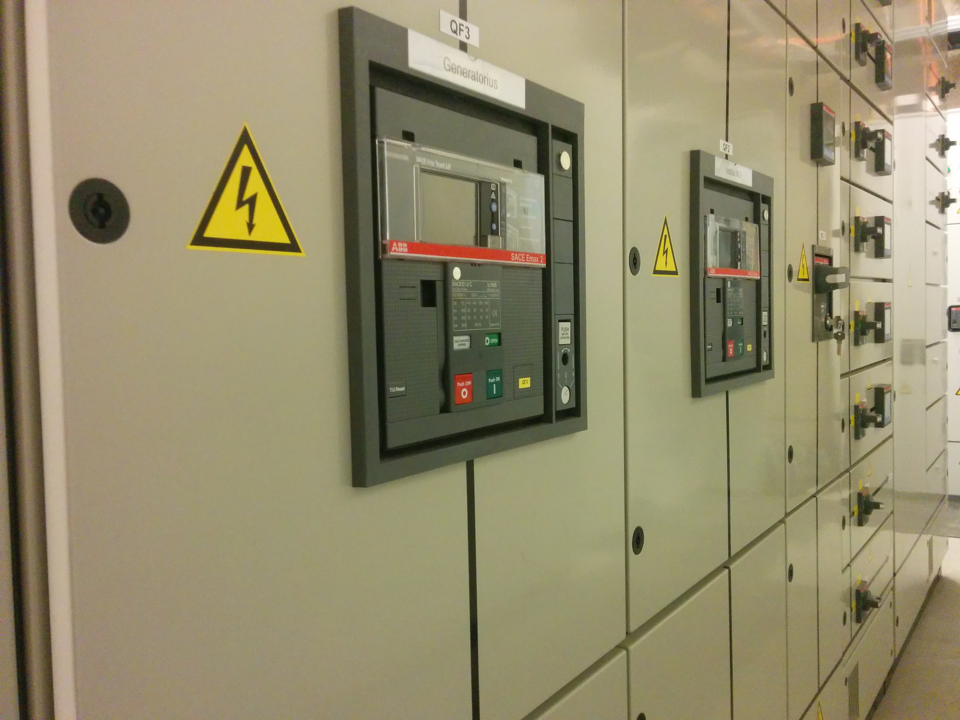 ABB develops Emax 2 . Smart Switchgear series Hanoi CAT